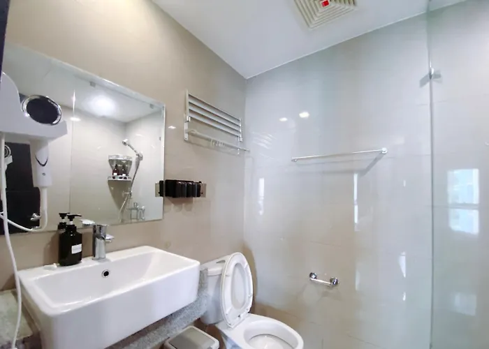 120sqm 3bedrooms With Balcony Facing Infinity Pool Bay Sunset, Near Airports, Okada, Solaire, Moa With Free Parking 아파트 마닐라