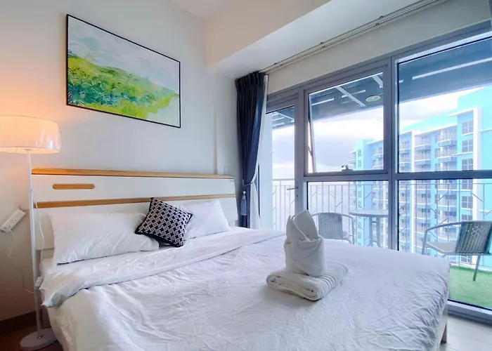 Apartment 120sqm 3bedrooms With Balcony Facing Infinity Pool Bay Sunset, Near Airports, Okada, Solaire, Moa With Free Parking